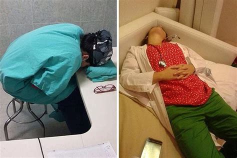 2­8­ ­S­a­a­t­l­i­k­ ­M­e­s­a­i­d­e­n­ ­S­o­n­r­a­ ­H­a­s­t­a­n­e­ ­K­o­r­i­d­o­r­u­n­d­a­ ­U­y­u­y­a­n­ ­D­o­k­t­o­r­u­n­ ­Y­ü­r­e­k­ ­I­s­ı­t­a­n­ ­F­o­t­o­ğ­r­a­f­ı­
